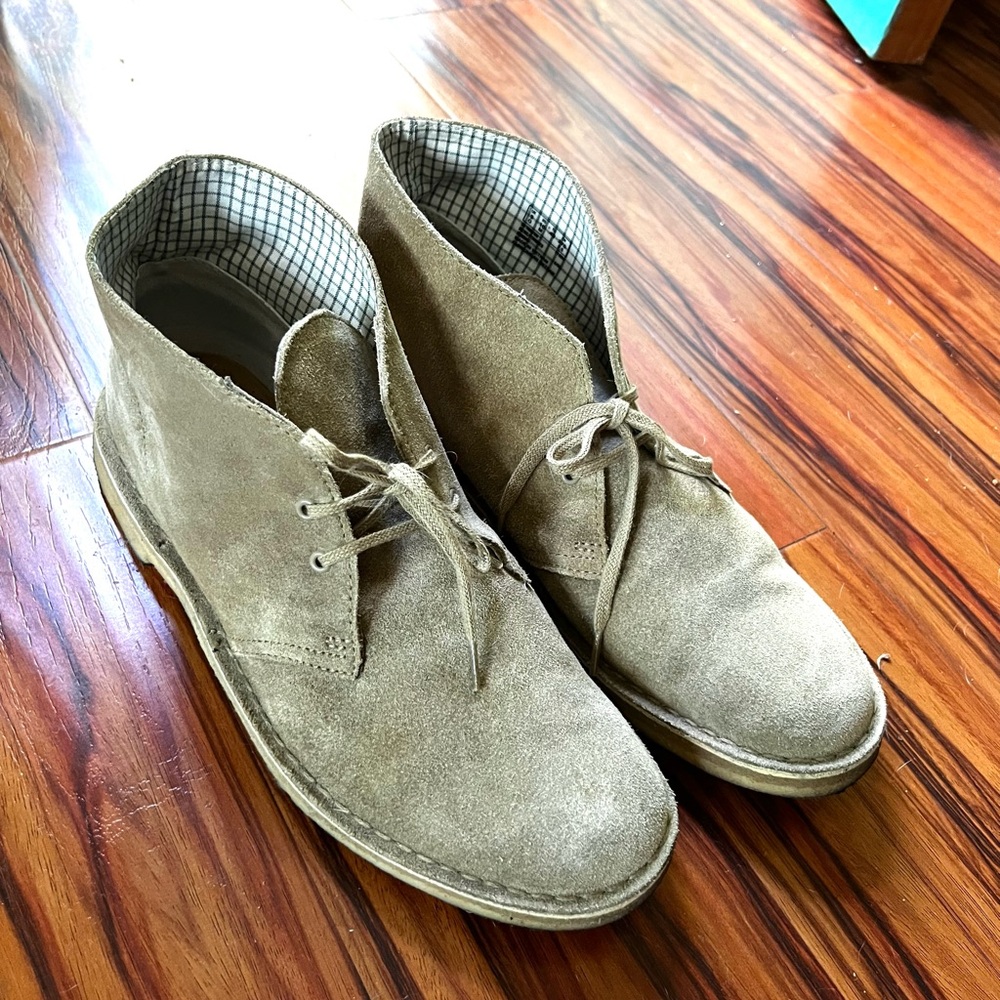 Clark’s British Made Men's Suede Desert Boots - Tan